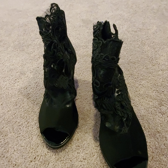 Heell - Picture 2 of 3